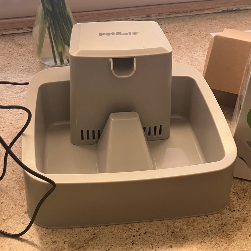 Pet safe 1/2 gallon per fountain and filters